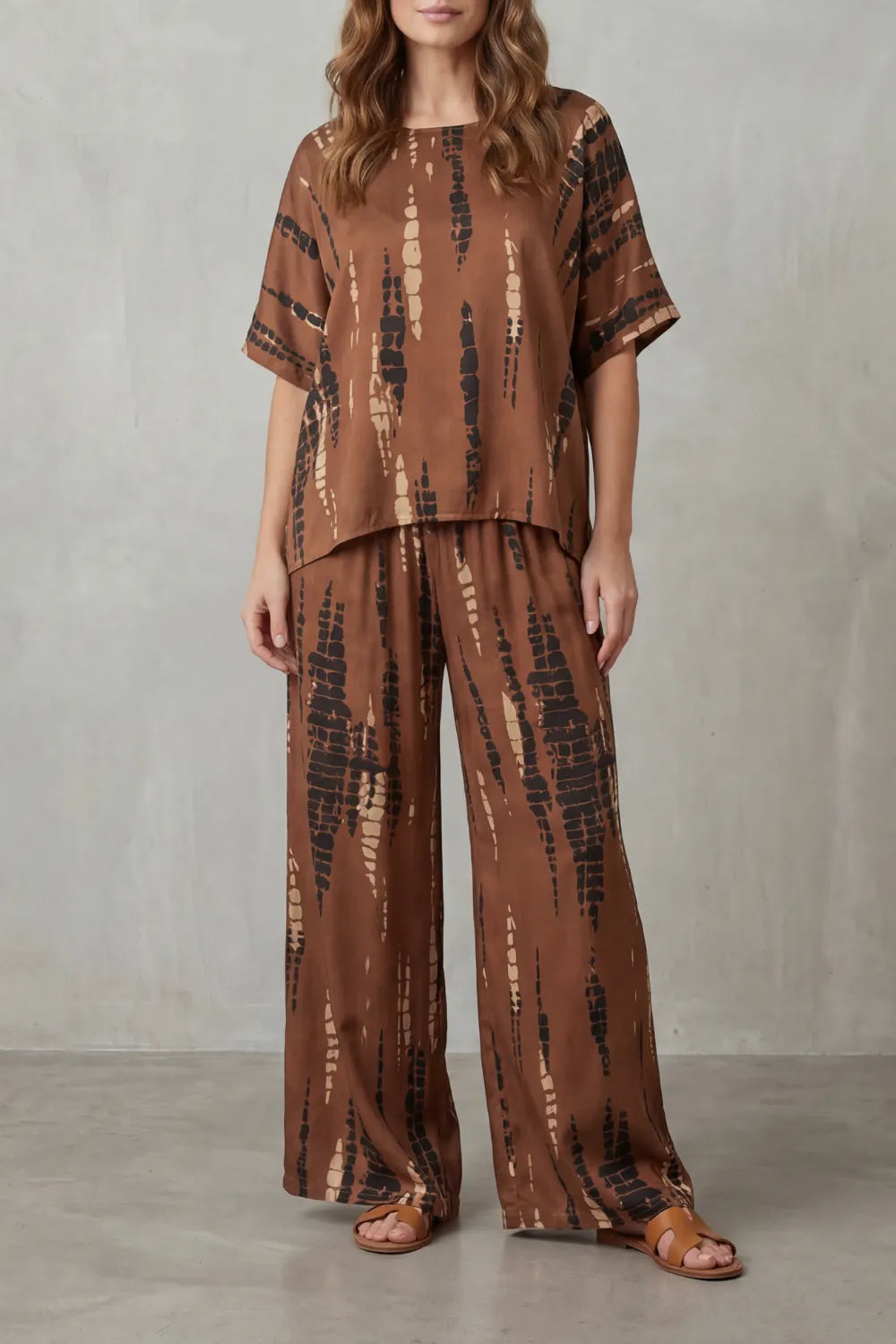 Abstract Print Detail – Wide-Leg Lounge Set